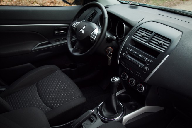Interior Mitsubishi ASX (sursa - 0-100.ro)