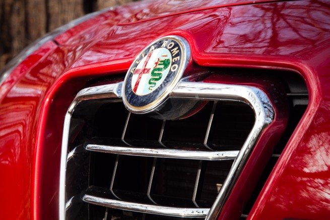 Sigla Alfa Romeo (sursa - 0-100.ro)