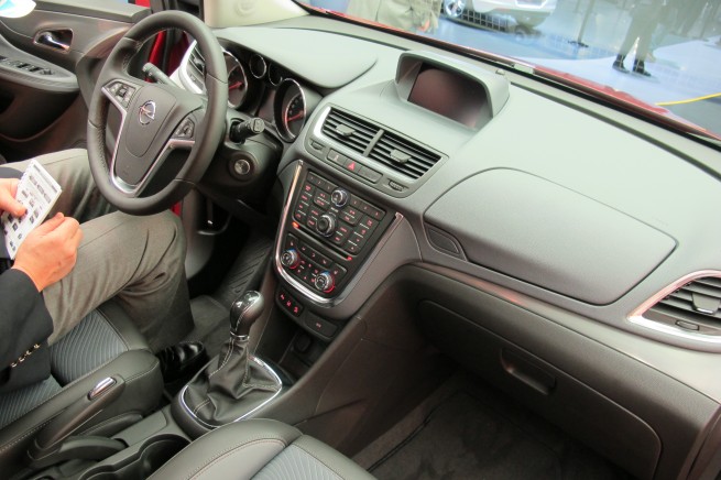 Interior Opel Mokka (sursa - 0-100.ro)