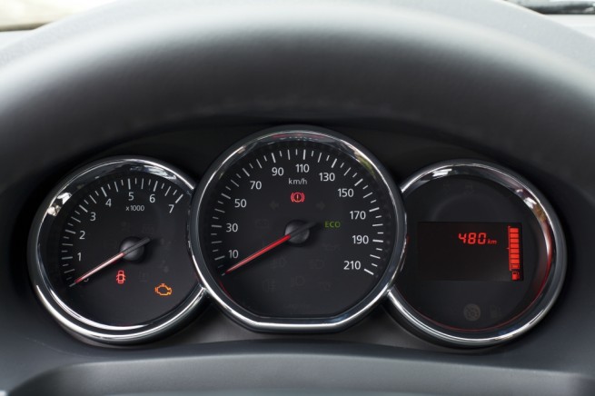 Instrumente de bord Dacia Sandero Stepway dCi 90 (sursa - Dacia)