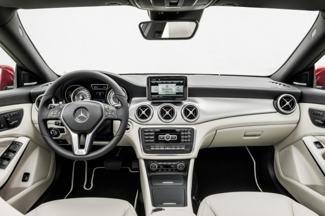 Interior Mercedes-Benz CLA (sursa - Mercedes-Benz)