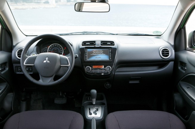 Interior Mitsubishi Space Star (sursa - Mitsubishi)