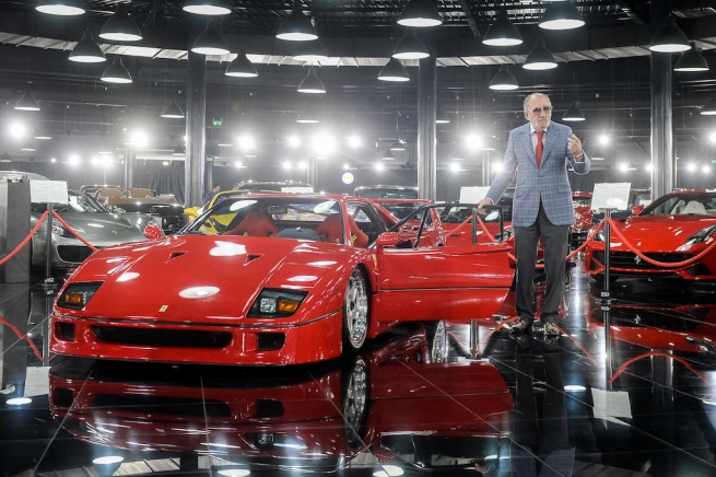 Ion Tiriac si Ferrari F40 (sursa - Tiriac Collection)
