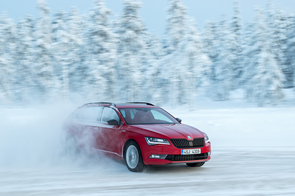 Skoda Superb 4×4 Winter Experience (sursa – Skoda) 01