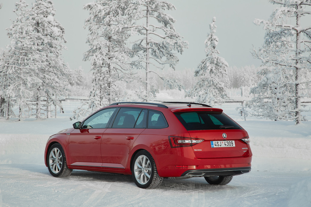 Skoda Superb 4×4 Winter Experience (sursa – Skoda) 03